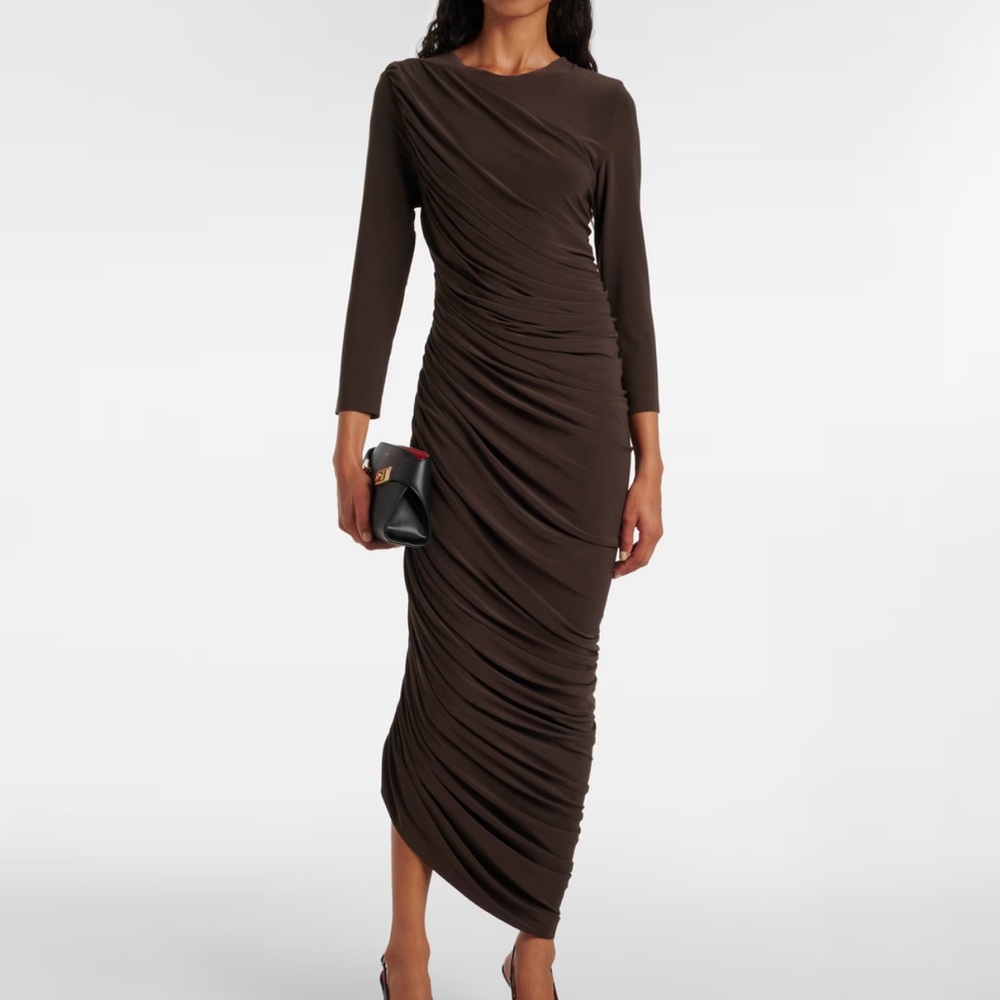 Norma Kamali Diana dress in beautiful copper brown color
NWT in size XS